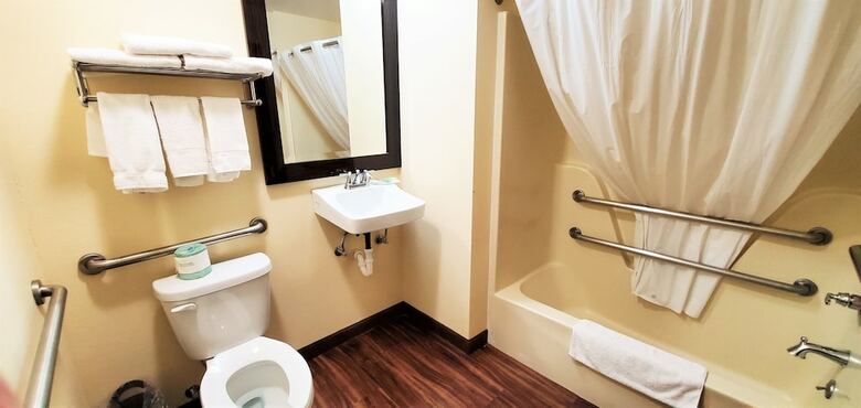 Hotel Travel Inn & Suites