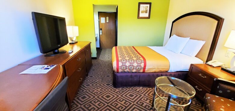 Hotel Travel Inn & Suites