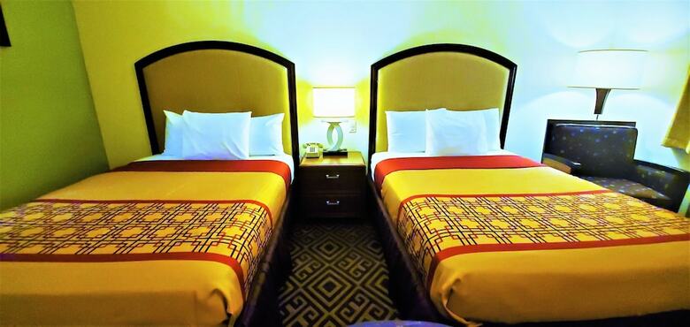 Hotel Travel Inn & Suites