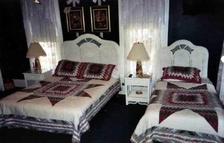 The Pines Of Dresden Bed And Breakfast