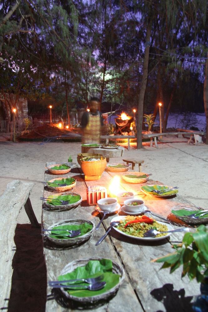 Bed & Breakfast Cemara Beach Resort