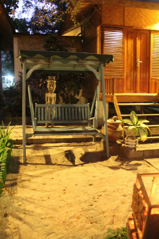 Bed & Breakfast Cemara Beach Resort