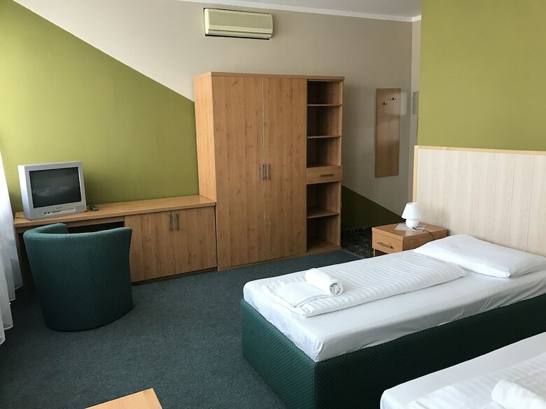 Hotel Hubert Nov� Z�mky