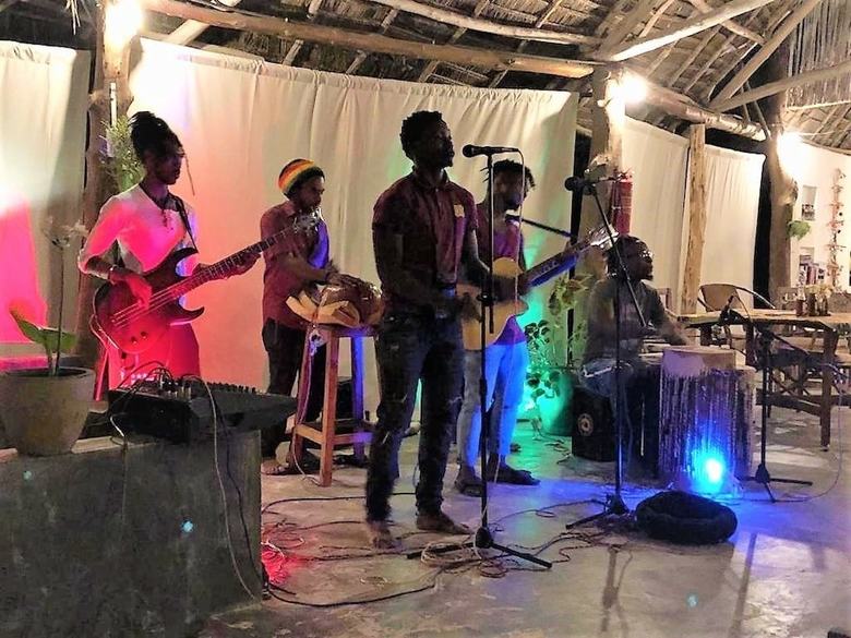 Bed & Breakfast Bahari Pizza Restaurant And Bungalows