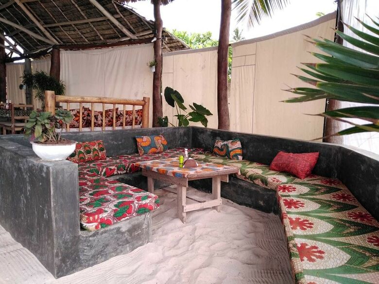 Bed & Breakfast Bahari Pizza Restaurant And Bungalows