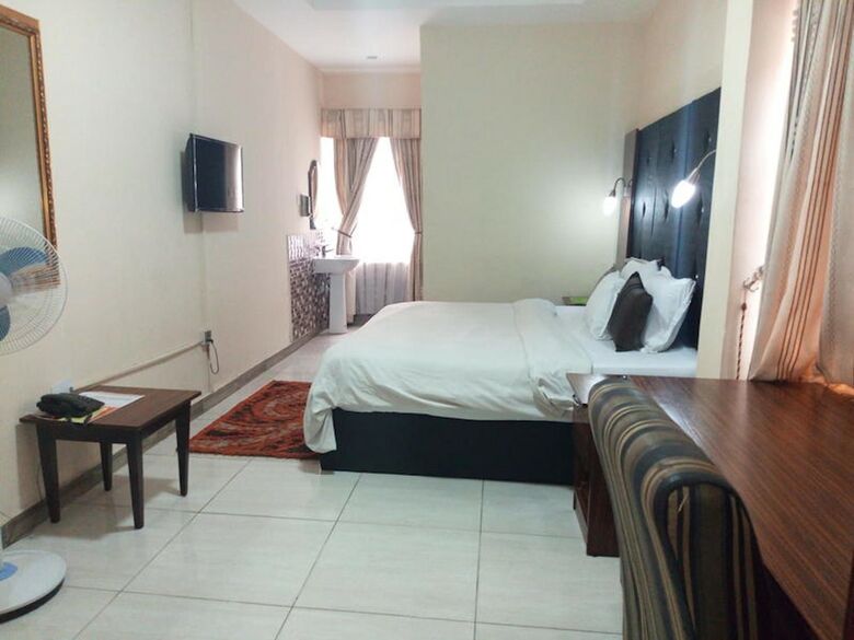 Danest Hotel & Suites