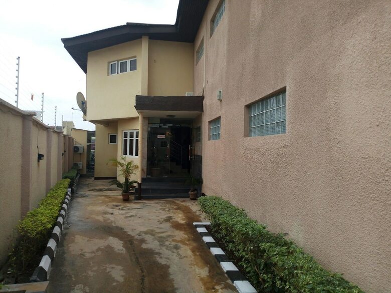 Danest Hotel & Suites