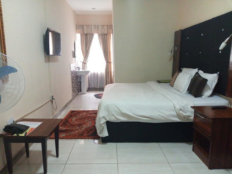 Danest Hotel & Suites