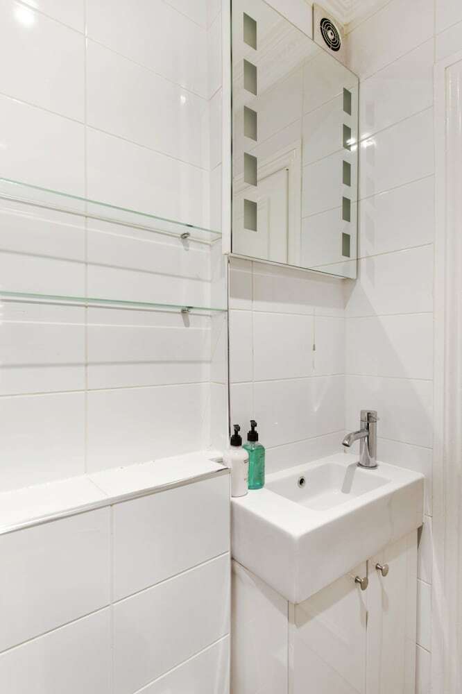 Cosy Central Soho City Studio Apartment