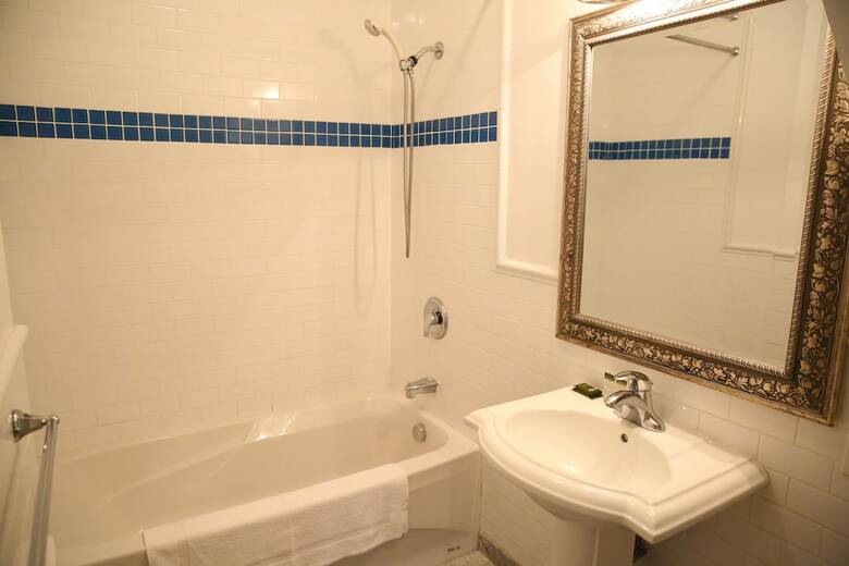 Apartamentos Elegant Suite At 700 Bathurst