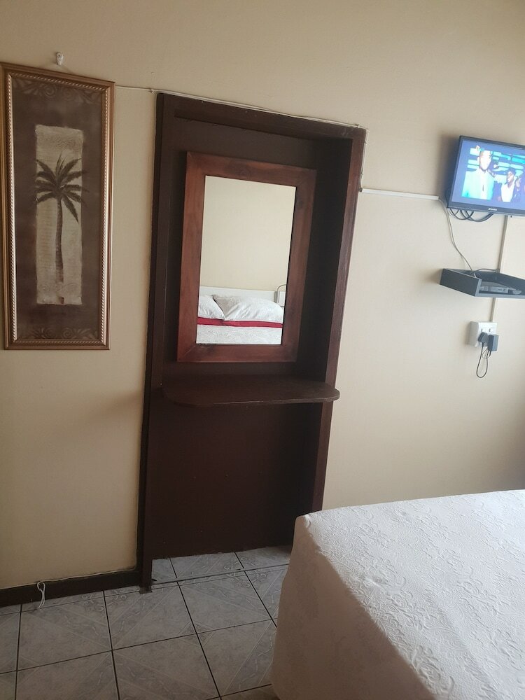 Hotel Iqhayiya Guest House