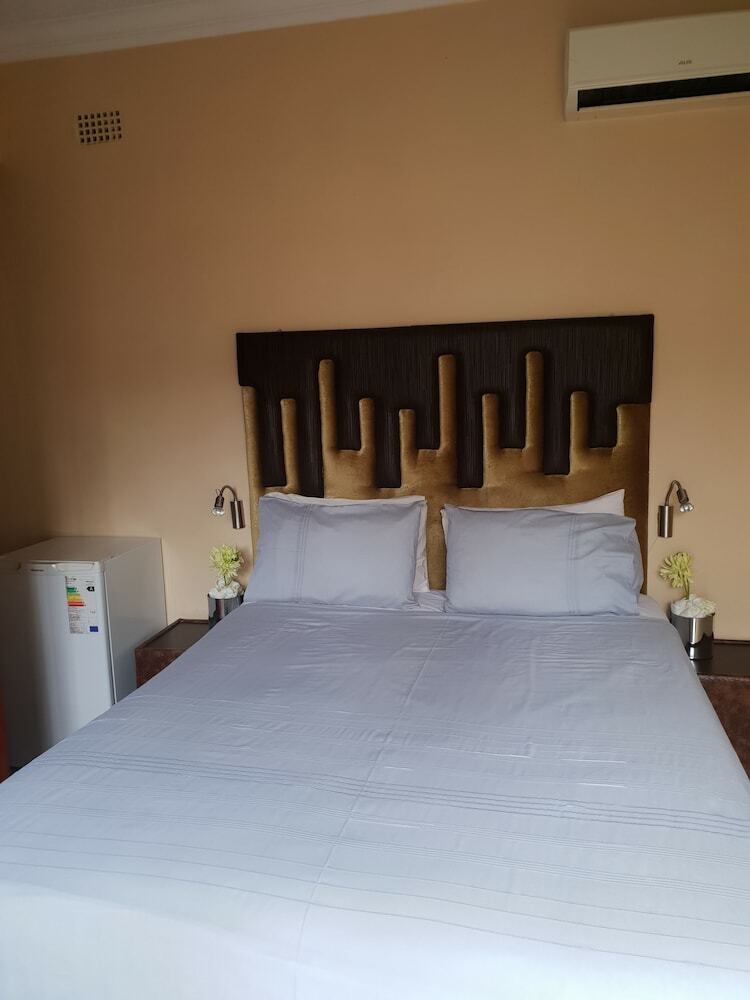 Hotel Iqhayiya Guest House