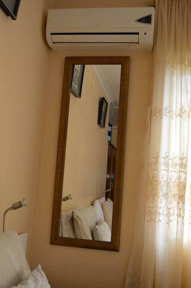 Hotel Iqhayiya Guest House
