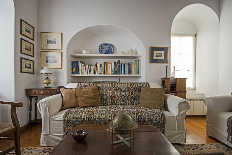 Villa Erato Traditional Town House