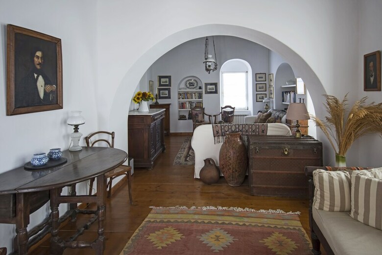 Villa Erato Traditional Town House