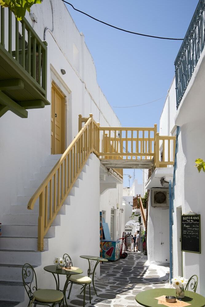 Villa Erato Traditional Town House