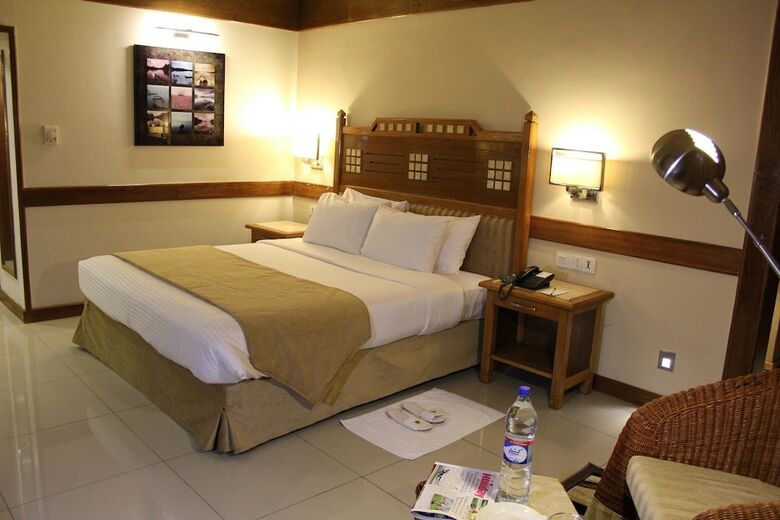 Regent Plaza Hotel & Convention Centre