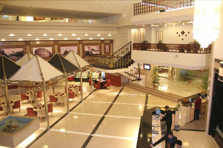 Regent Plaza Hotel & Convention Centre
