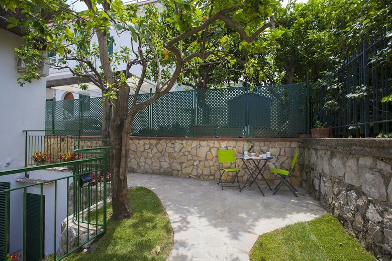 G&g Sorrento Apartments