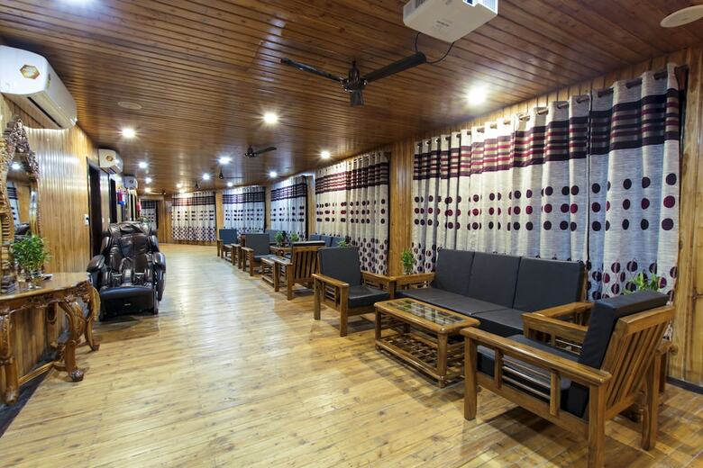 Hotel Crimson Park Residency-the Pahadi
