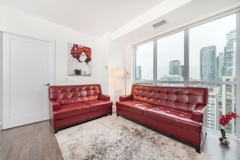 Toronto Rooms And Suites (300 Front St)