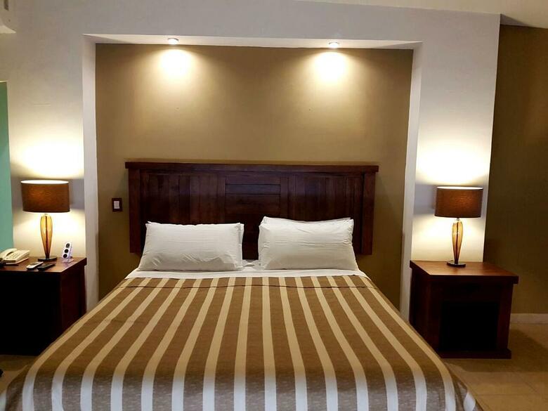 Puerto Nuevo Baja Hotel & Villas