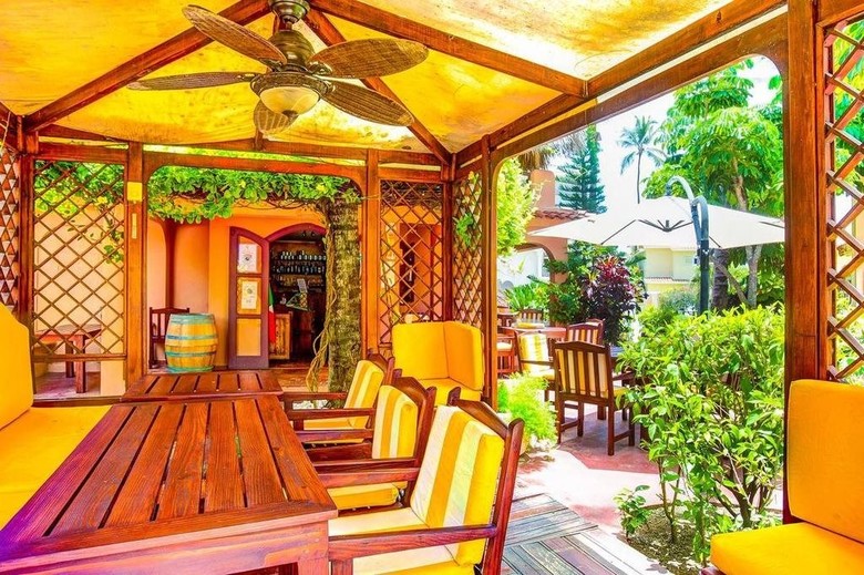 Aparthotel Los Corales Villas Ocean Front