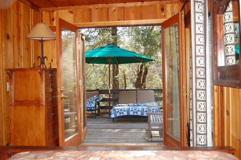 Cabana Black Oak Lodge