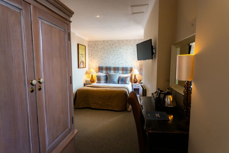 Chichester Harbour Hotel