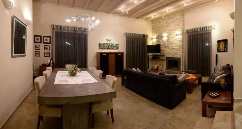 Apartamentos Patras Villa Elia