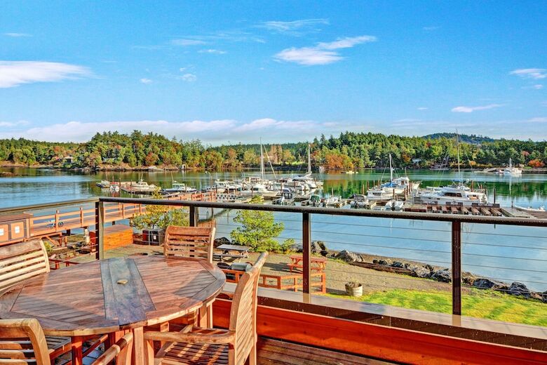 Hotel Snug Harbor Resort