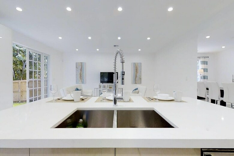 Beautiful Hollywood Beach 4b/r Home W/heated Pool