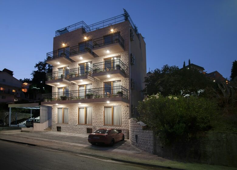 Hotel Twelve