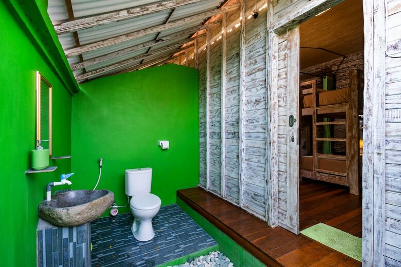 Hostal The Green Groves Hostel