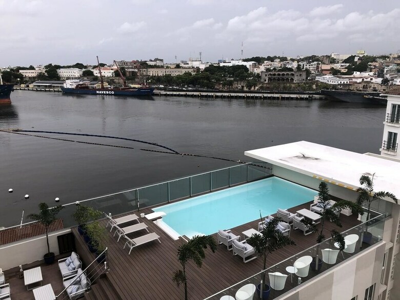 Luxury Apartment At Riviera Colonial