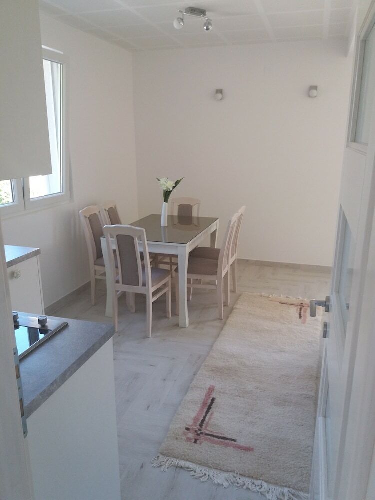 Hera Apartments