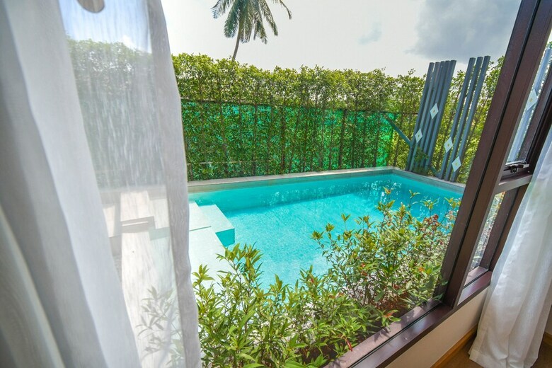 Hotel The Aristo Beach Resort ( Surin )