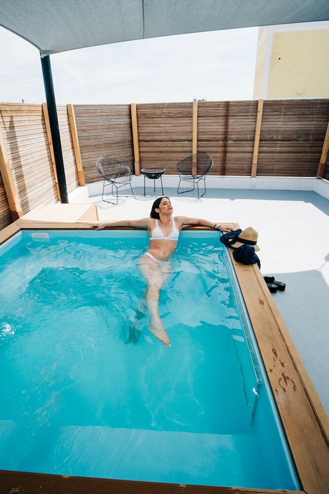 Hotel Mesanto Luxury Suites