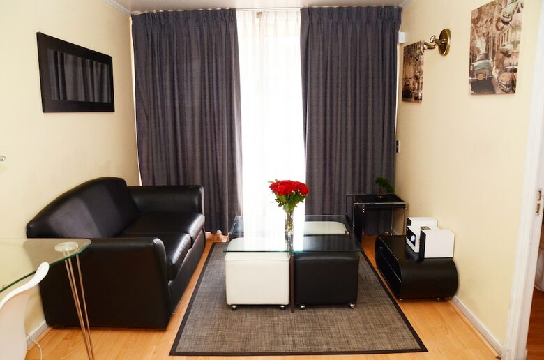 Aparthotel International Suites