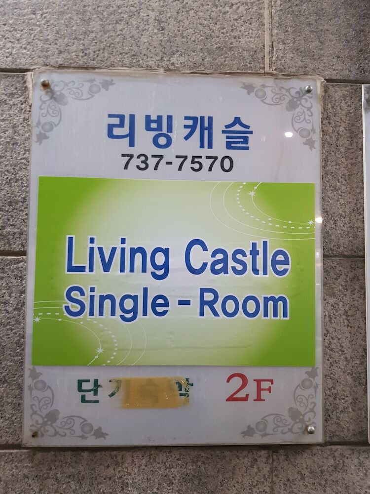 Hotel Living Castle Single Room