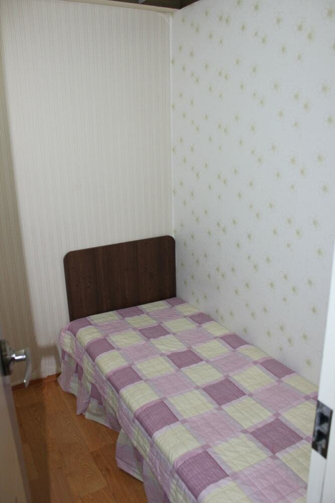 Hotel Living Castle Single Room