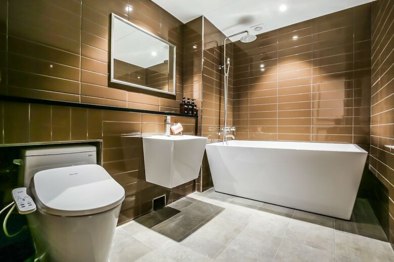 Avenue Hotel