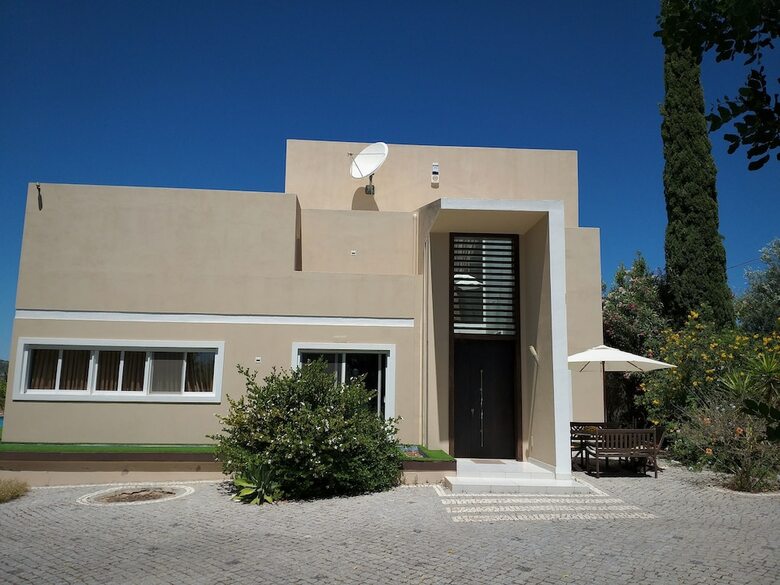 The Lake Villa Mountains & Sea View