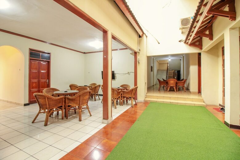 Oyo 249 Hotel Astria Graha