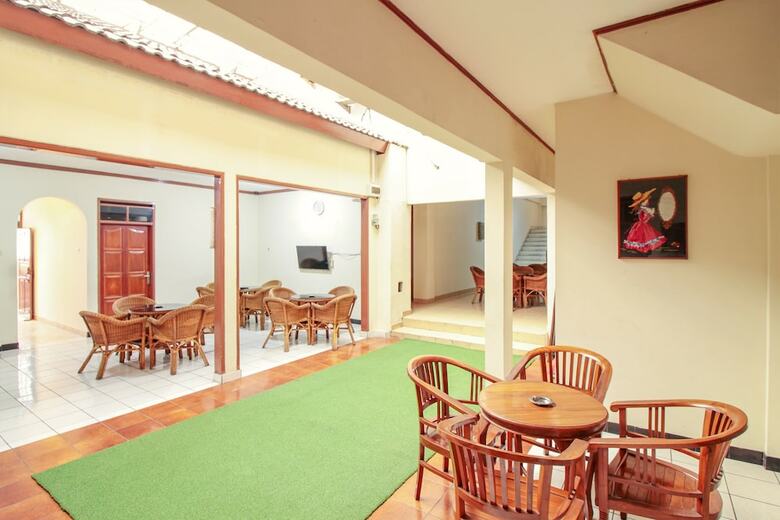 Oyo 249 Hotel Astria Graha