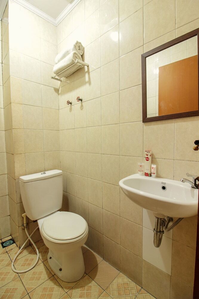 Oyo 249 Hotel Astria Graha