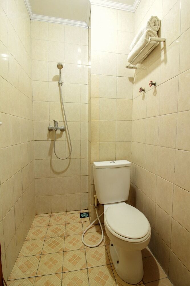 Oyo 249 Hotel Astria Graha