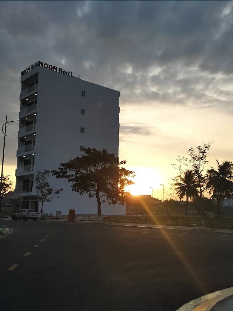Moon Hotel