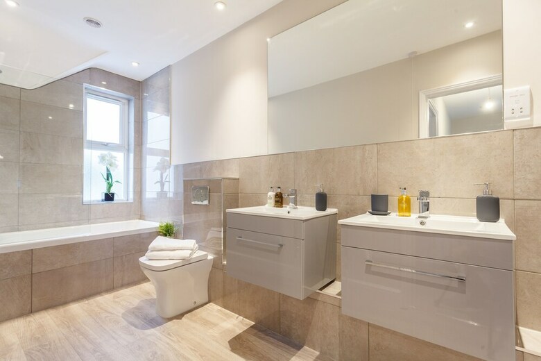 Stylish Town Centre House - Reef House
