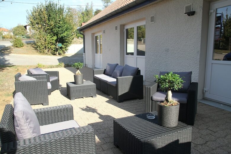 Hostal Doubs Hotel